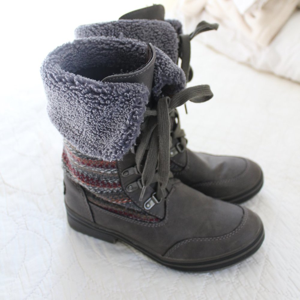 Rocket Dog Lace Up Gray Cozy Winter Boots